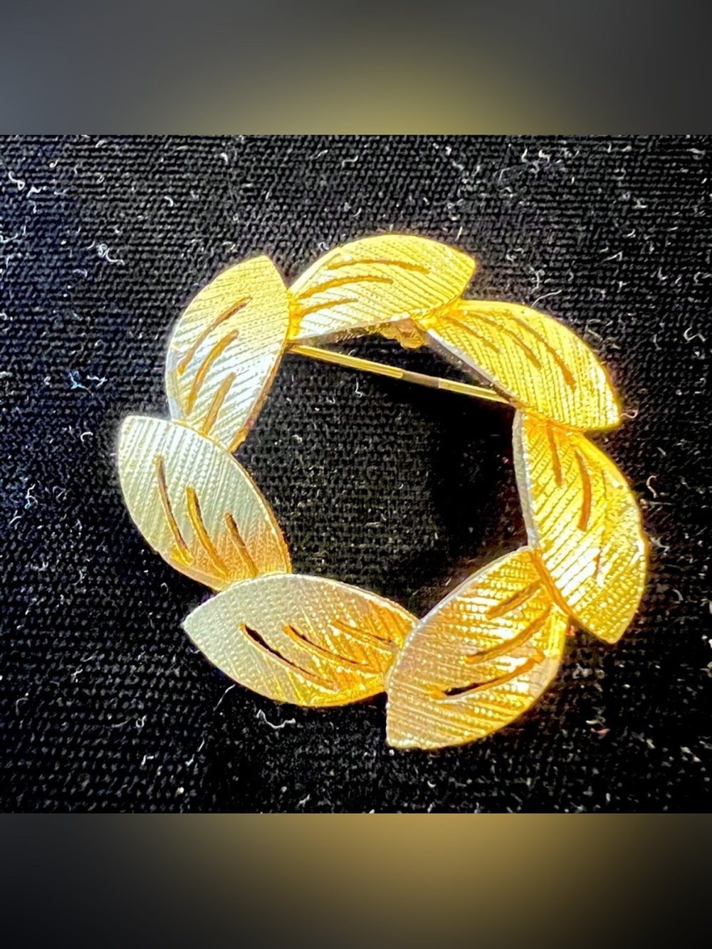 Vintage Circle of Leaves Pin Brooch